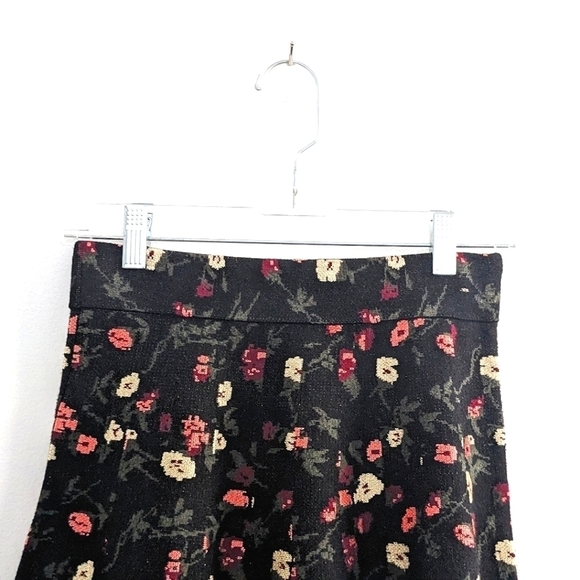 FLORAL Mini Skirt - Picture 3 of 3